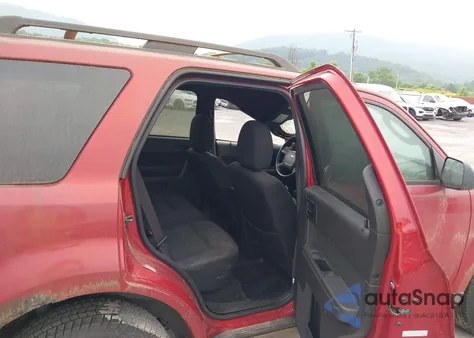 2009 Ford Escape Xlt z USA, uszkodzony, nr VIN 1FMCU93G29KB70372